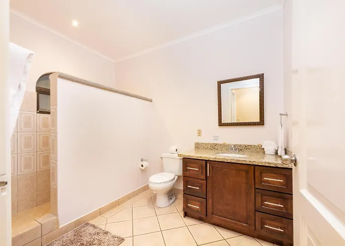 Sunrise 33- 3 Bedroom Poolside Apartment *