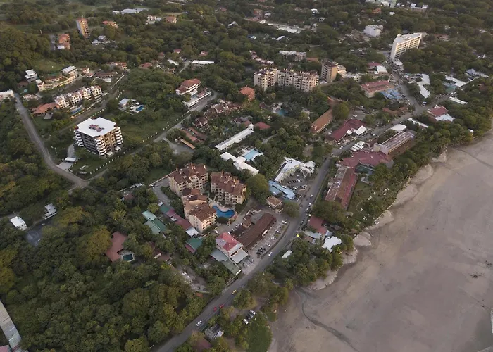 Sunrise 33- 3 Bedroom Poolside Apartment *